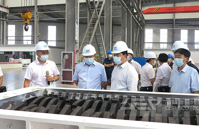 新鄉市市長魏建平一行蒞臨潔普智能環保裝備生產基地調研，推動環保產業高質量發展